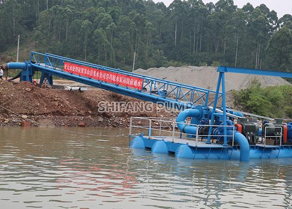 Floating dock pumping station